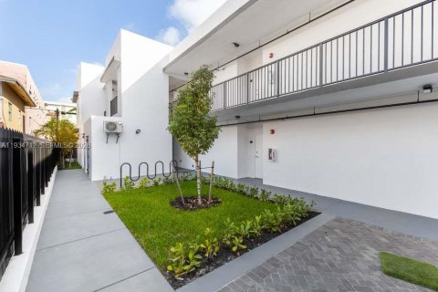 Apartment in Miami, Florida 2 bedrooms, 69.68 sq.m. № 1993298 - photo 25