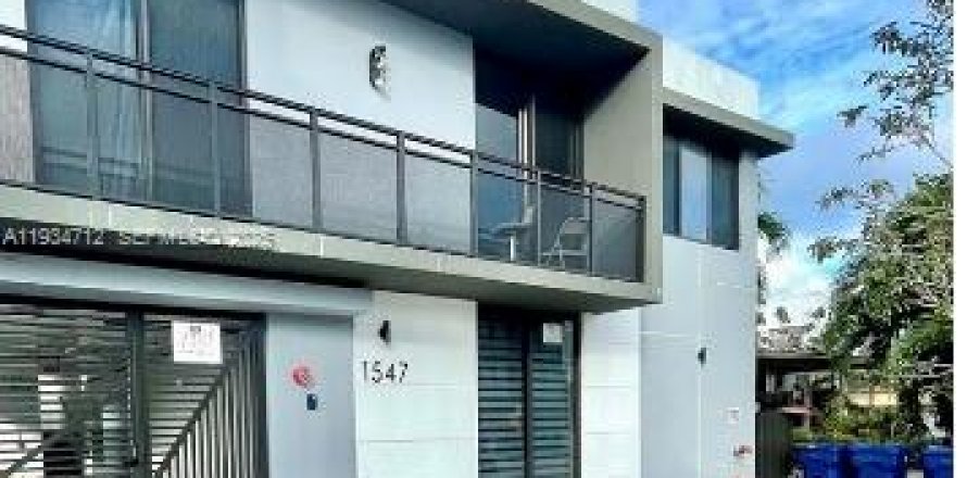 Apartment in Miami, Florida 2 bedrooms, 69.68 sq.m. № 1993298