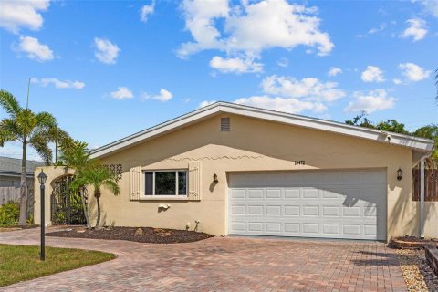 House in Seminole, Florida 3 bedrooms, 168.52 sq.m. № 2208240