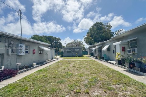 Студия в Халландейл-Бич, Флорида № 2041482