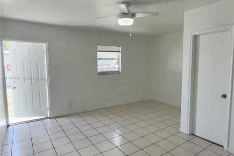 Снять в аренду виллу или дом в Халландейл-Бич, Флорида 173.73м2, № 2041482 - фото 4