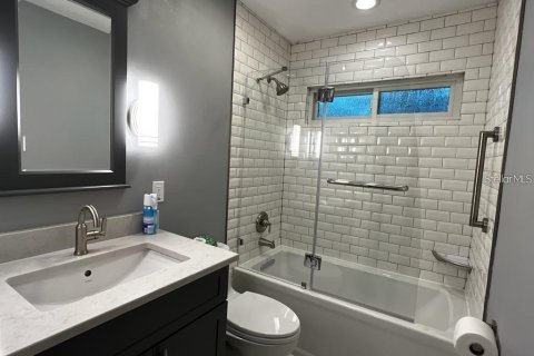 House in Orlando, Florida 3 bedrooms, 168.71 sq.m. № 2217430 - photo 24