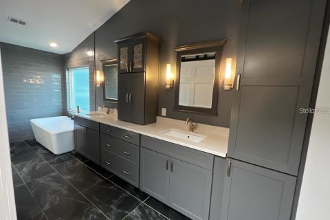 House in Orlando, Florida 3 bedrooms, 168.71 sq.m. № 2217430 - photo 21