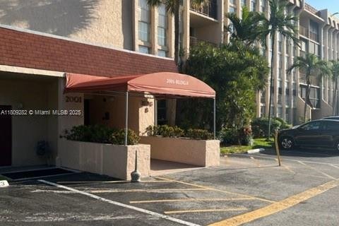 Condo in Hallandale Beach, Florida, 1 bedroom  № 2035363