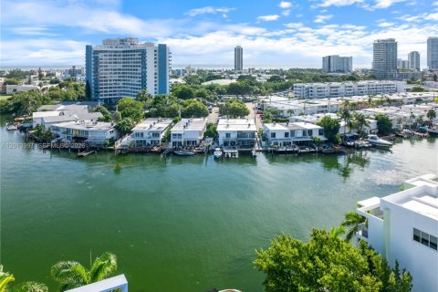 Touwnhouse à louer à Miami Beach, Floride: 3 chambres, 151.62 m2 № 2076046 - photo 5