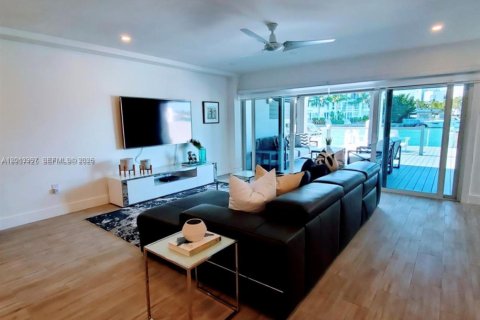 Touwnhouse à louer à Miami Beach, Floride: 3 chambres, 151.62 m2 № 2076046 - photo 13