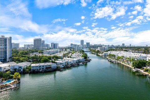 Touwnhouse à louer à Miami Beach, Floride: 3 chambres, 151.62 m2 № 2076046 - photo 4