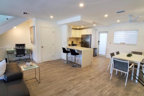 Touwnhouse à louer à Miami Beach, Floride: 3 chambres, 151.62 m2 № 2076046 - photo 16