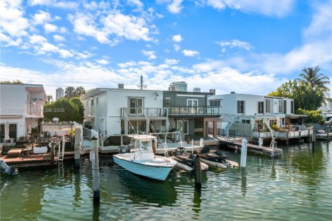 Touwnhouse à Miami Beach, Floride 3 chambres, 151.62 m2 № 2076046