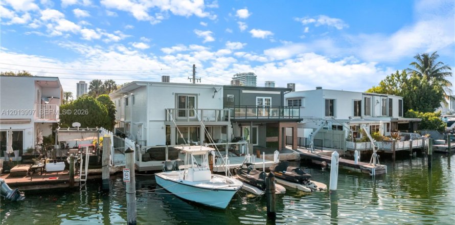 Touwnhouse à Miami Beach, Floride 3 chambres, 151.62 m2 № 2076046