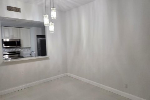 Townhouse in Pembroke Pines, Florida 2 bedrooms, 79.52 sq.m. № 1860377 - photo 18