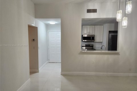 Townhouse in Pembroke Pines, Florida 2 bedrooms, 79.52 sq.m. № 1860377 - photo 16