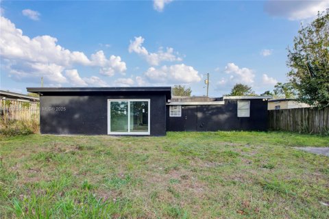 House in Fort Lauderdale, Florida 3 bedrooms, 119.01 sq.m. № 1762723 - photo 13