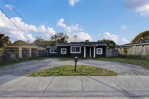 House in Fort Lauderdale, Florida 3 bedrooms, 119.01 sq.m. № 1762723 - photo 6