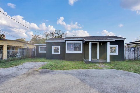 House in Fort Lauderdale, Florida 3 bedrooms, 119.01 sq.m. № 1762723 - photo 9