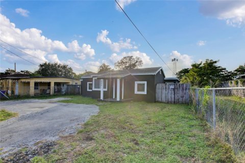 House in Fort Lauderdale, Florida 3 bedrooms, 119.01 sq.m. № 1762723 - photo 8