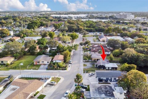 House in Fort Lauderdale, Florida 3 bedrooms, 119.01 sq.m. № 1762723 - photo 2