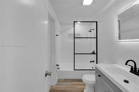 House in Fort Lauderdale, Florida 3 bedrooms, 119.01 sq.m. № 1762723 - photo 25