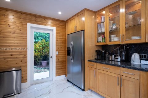 House in Miami, Florida 4 bedrooms, 175.96 sq.m. № 2010392 - photo 14