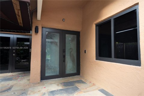 House in Miami, Florida 4 bedrooms, 175.96 sq.m. № 2010392 - photo 4