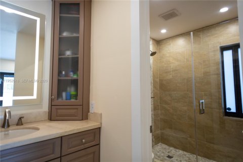 House in Miami, Florida 4 bedrooms, 175.96 sq.m. № 2010392 - photo 21