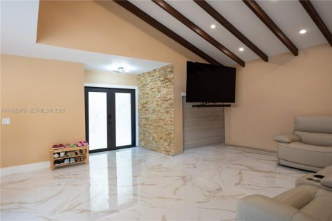 House in Miami, Florida 4 bedrooms, 175.96 sq.m. № 2010392 - photo 7