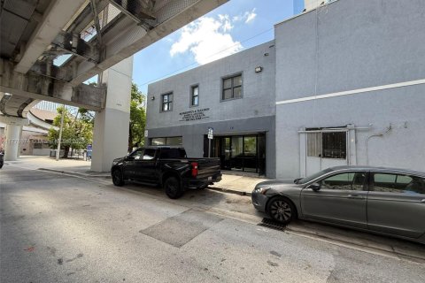 Купить коммерческую недвижимость в Майами, Флорида № 1985599 - фото 2