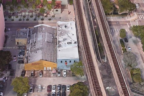 Купить коммерческую недвижимость в Майами, Флорида № 1985599 - фото 22