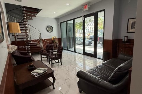 Купить коммерческую недвижимость в Майами, Флорида № 1985599 - фото 4