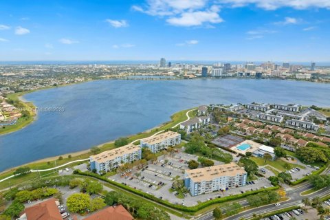 Copropriété à vendre à West Palm Beach, Floride: 1 chambre, 72 m2 № 2254771 - photo 14