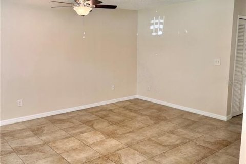 Appartement à louer à Deltona, Floride: 2 chambres, 169.45 m2 № 1852536 - photo 5