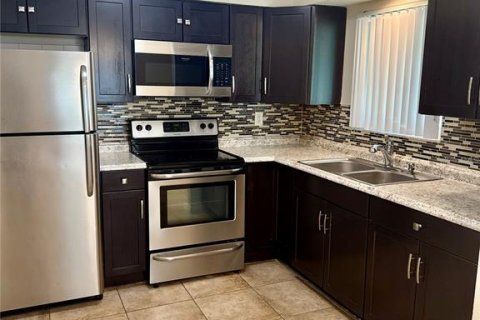 Appartement à louer à Deltona, Floride: 2 chambres, 169.45 m2 № 1852536 - photo 2
