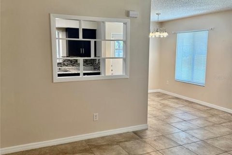 Appartement à louer à Deltona, Floride: 2 chambres, 169.45 m2 № 1852536 - photo 4