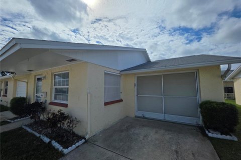 Condo à New Port Richey, Floride, 2 chambres  № 2399501