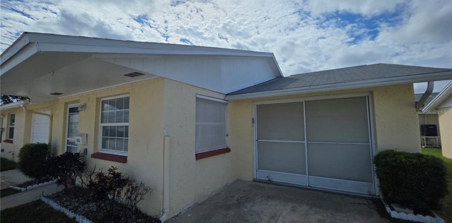 Condo à New Port Richey, Floride, 2 chambres № 2399501