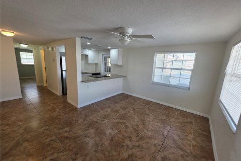 Copropriété à louer à New Port Richey, Floride: 2 chambres, 74.41 m2 № 2399501 - photo 3