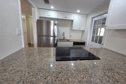 Copropriété à louer à New Port Richey, Floride: 2 chambres, 74.41 m2 № 2399501 - photo 4
