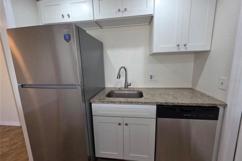 Copropriété à louer à New Port Richey, Floride: 2 chambres, 74.41 m2 № 2399501 - photo 6
