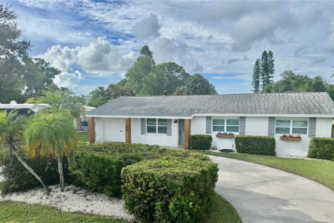 House in Bradenton, Florida 5 bedrooms, 230.58 sq.m. № 1914828 - photo 1