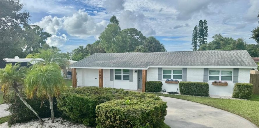 House in Bradenton, Florida 5 bedrooms, 230.58 sq.m. № 1914828