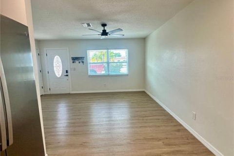 House in Bradenton, Florida 5 bedrooms, 230.58 sq.m. № 1914828 - photo 8