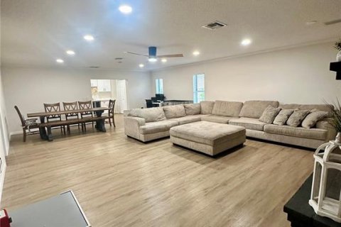 House in Bradenton, Florida 5 bedrooms, 230.58 sq.m. № 1914828 - photo 16