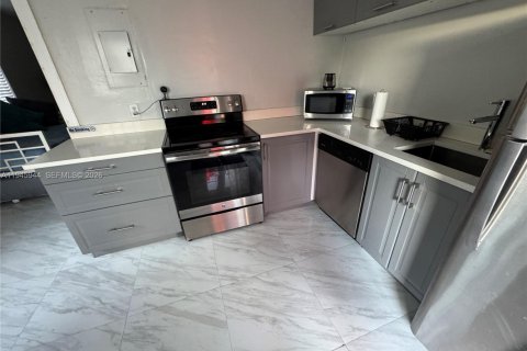 Villa ou maison à louer à Hollywood, Floride: 3 chambres, 141.58 m2 № 2002173 - photo 1