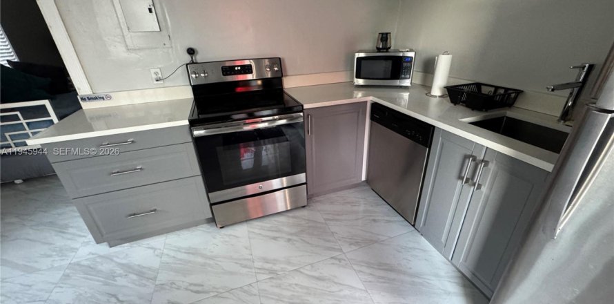 Villa ou maison à Hollywood, Floride 3 chambres, 141.58 m2 № 2002173