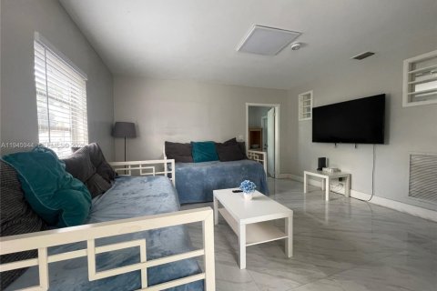 Villa ou maison à louer à Hollywood, Floride: 3 chambres, 141.58 m2 № 2002173 - photo 2