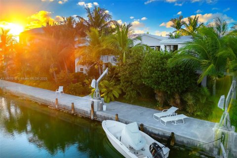 Casa en venta en Sugarloaf Key, Florida, 4 dormitorios, 225.01 m2 № 1847725 - foto 4