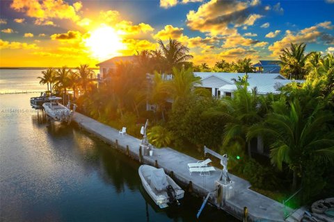 Casa en venta en Sugarloaf Key, Florida, 4 dormitorios, 225.01 m2 № 1847725 - foto 3
