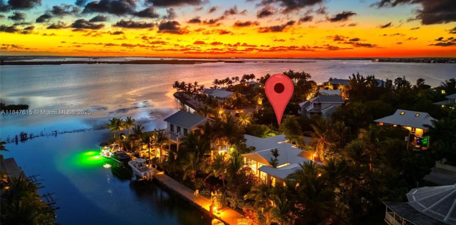 Casa en Sugarloaf Key, Florida 4 dormitorios, 225.01 m2 № 1847725