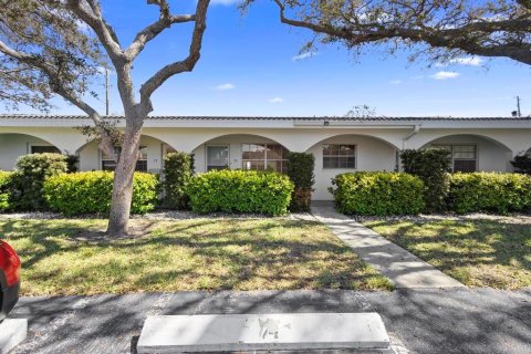 Condominio en Seminole, Florida, 2 dormitorios № 2233033