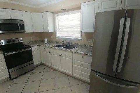 Villa ou maison à louer à Riviera Beach, Floride: 3 chambres, 122.72 m2 № 2378762 - photo 2